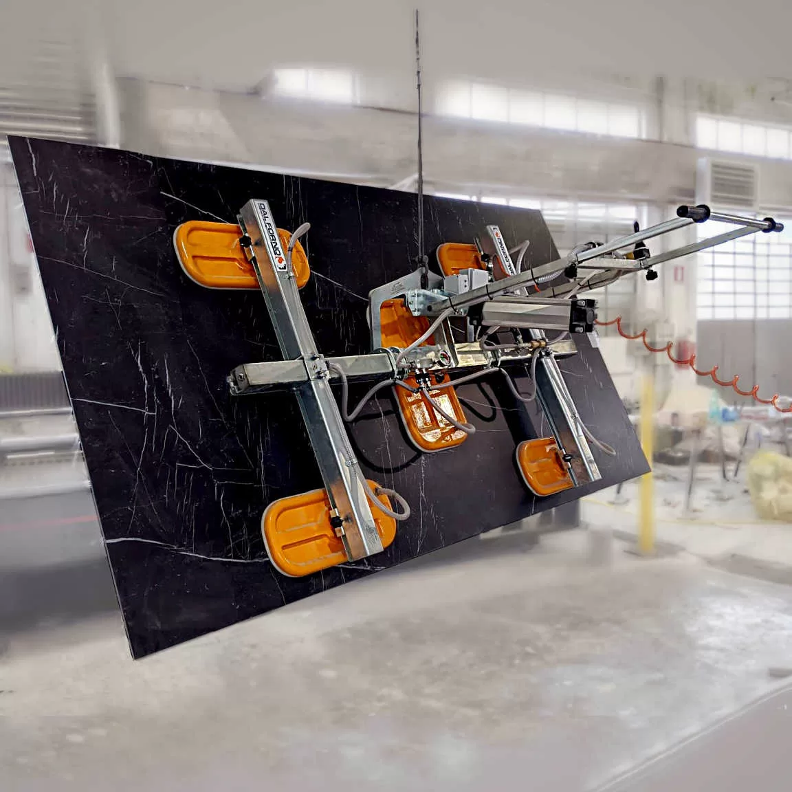 Vacuum lifter for stone and porcelain